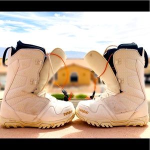Womens white and gold thirty two snowboarding boots size 8